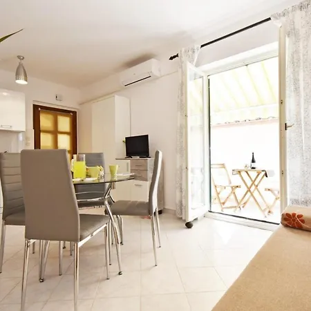 With Wifi Rabac, Labin - 17739 غاباس