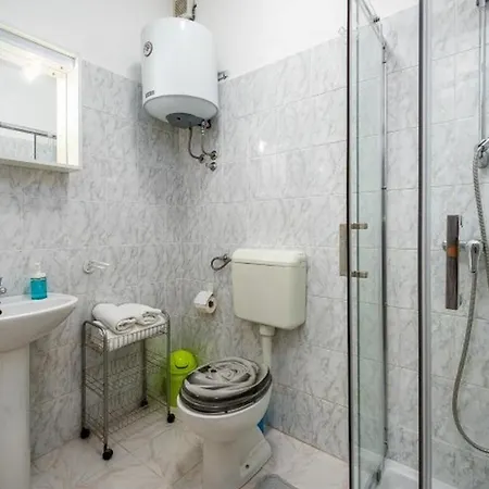 With Wifi Rabac, Labin - 17739 غاباس